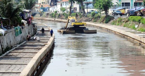Banjir Diatasi Pemprov DKI Bangun Turap di Sepanjang Sungai